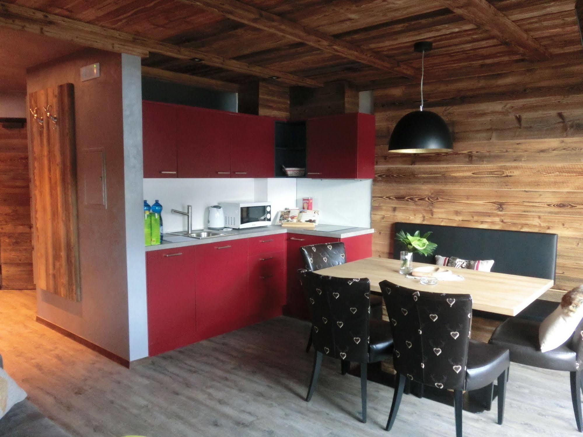 Chalet Stefan - Apartments La Villa  Extérieur photo